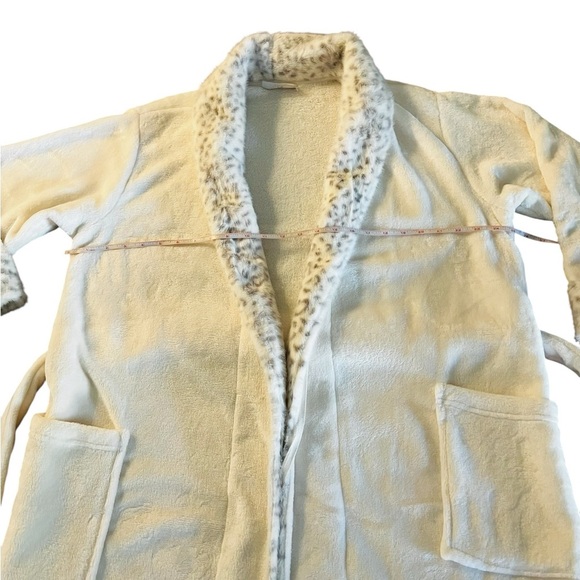 Natori Cream Robe With Leopard Trim in brown,gray and cream Size Large - Picture 6 of 13